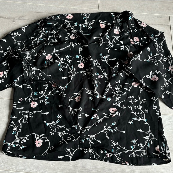 Sleeveless Dynamite Top - Picture 4 of 4